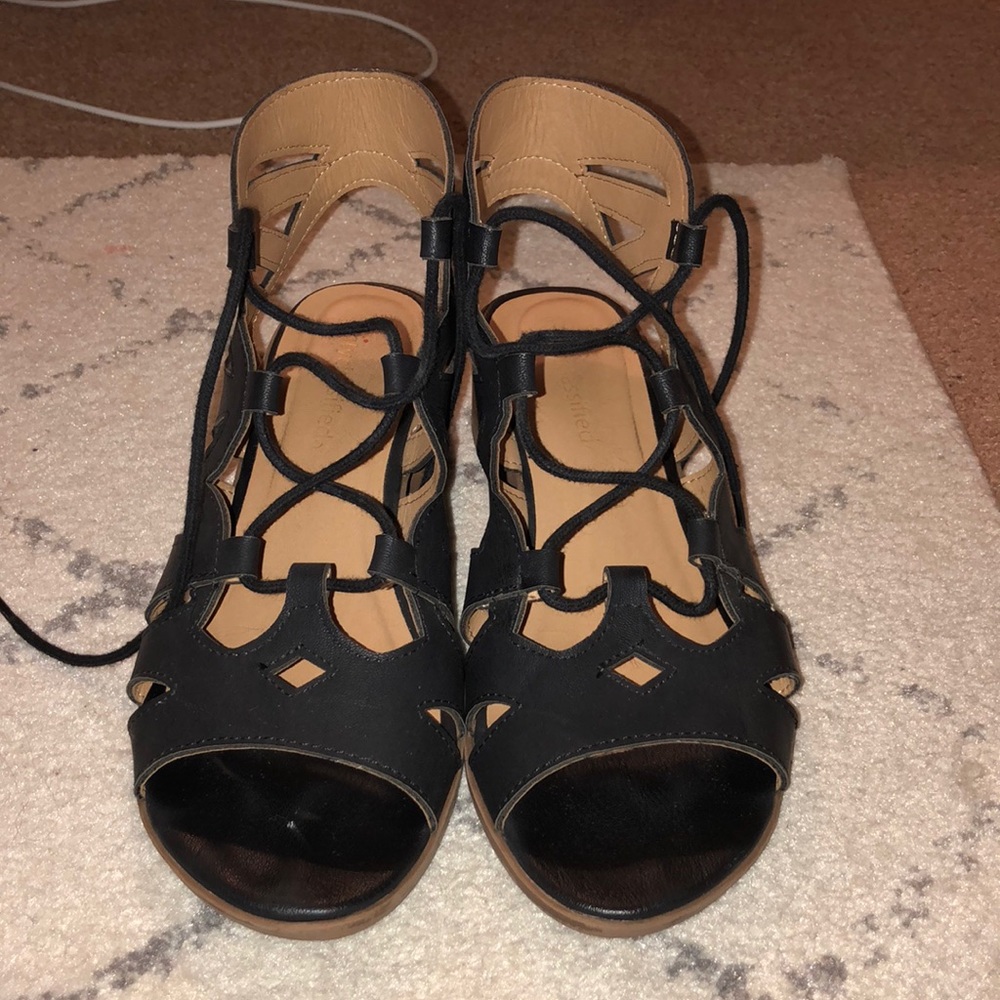 Women’s lace up sandal